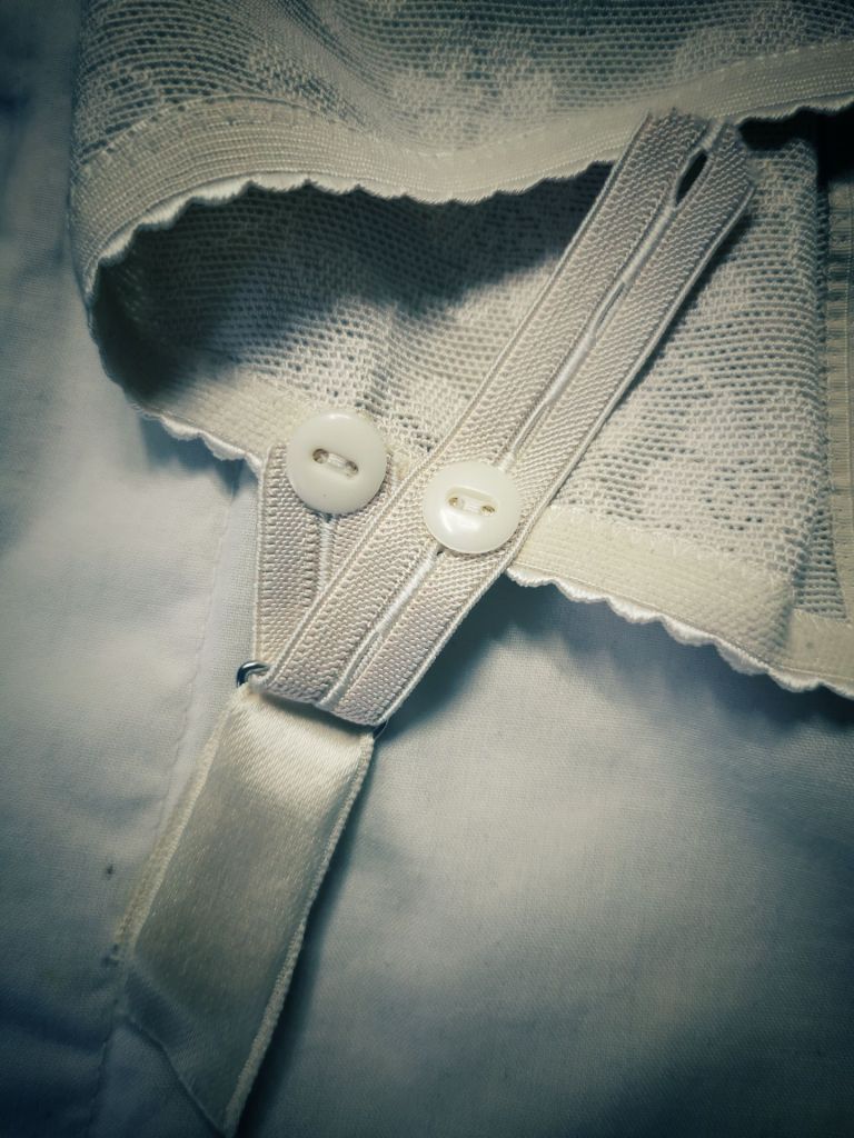 Jarretelle de gaine - côté intérieur