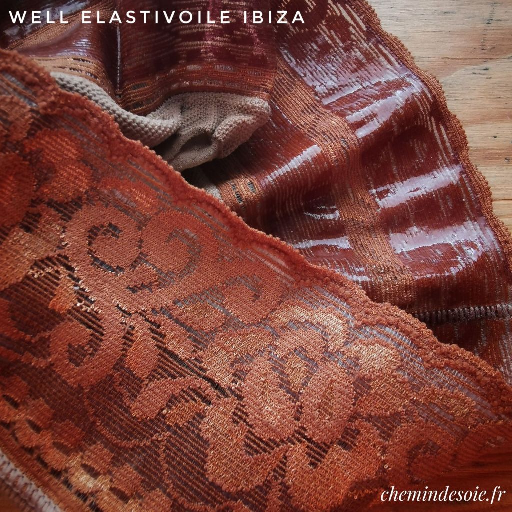 Zoom sur un bas Well Élastivoile Ibiza, montrant la dentelle du revers et la largeur de la bande de silicone.